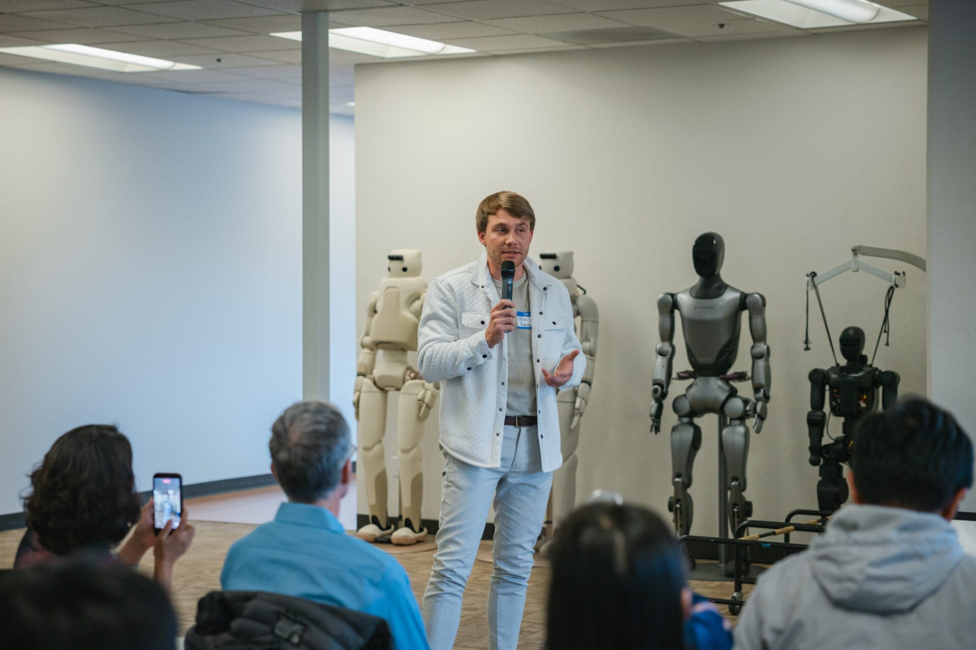 A few days ago, EDCAPIT Founder Oleh Podobied had the privilege of serving as a judge at the Pitch Day of the Youth AI Startup Mentorship Program in Santa Clara, California, alongside Jenny Li.